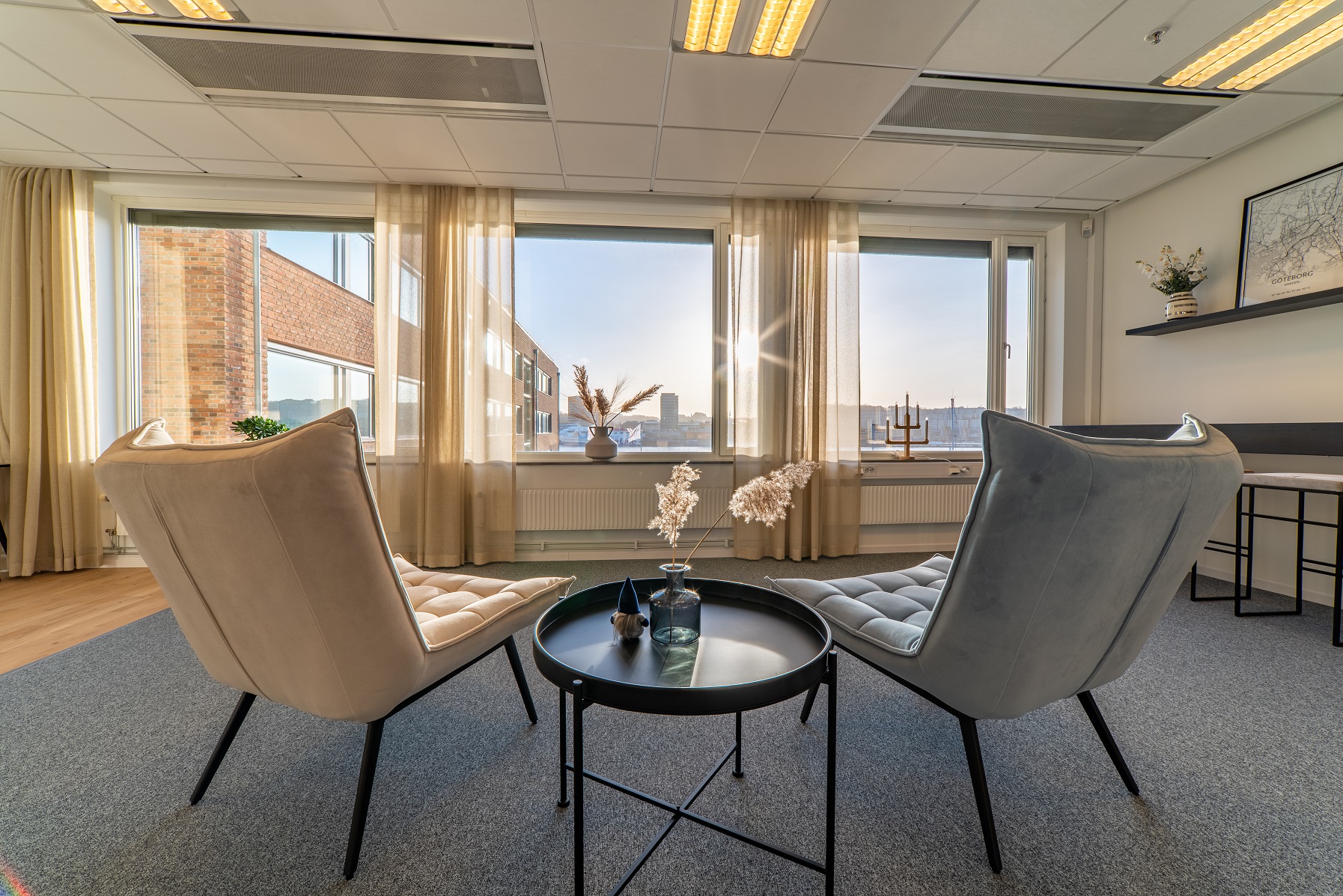 Hyr en plats i våra coworking ytor och få tillgång till gemensamma områden och mötesrum